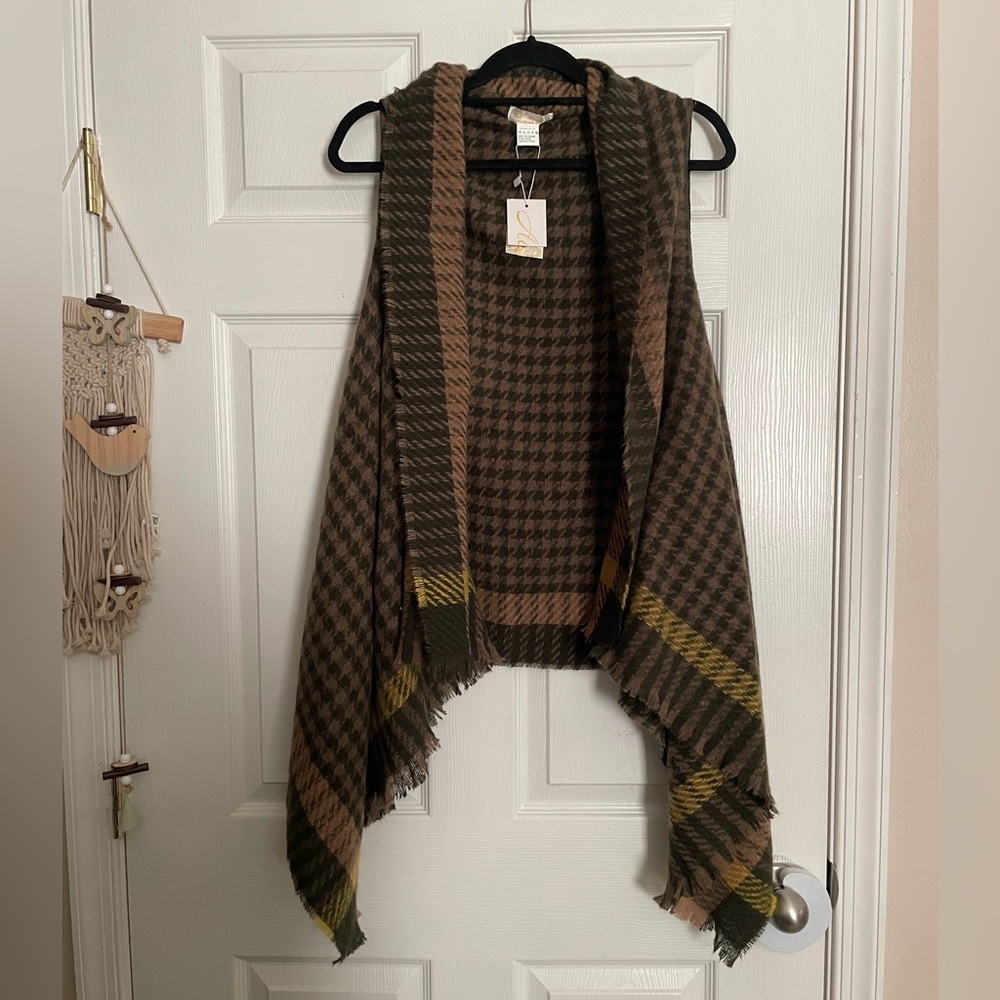 Ace Fashion Green, Tan, and Yellow Plaid Fringe Open Vest Sz Plus One Size Fits